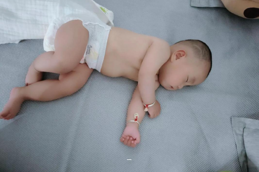 阳春怀孕肚子撑的难受