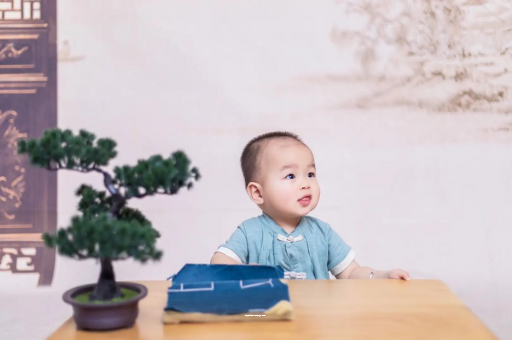 阳春宝宝半夜吐了怎么回事 阳春宝宝半夜吐了怎么回事